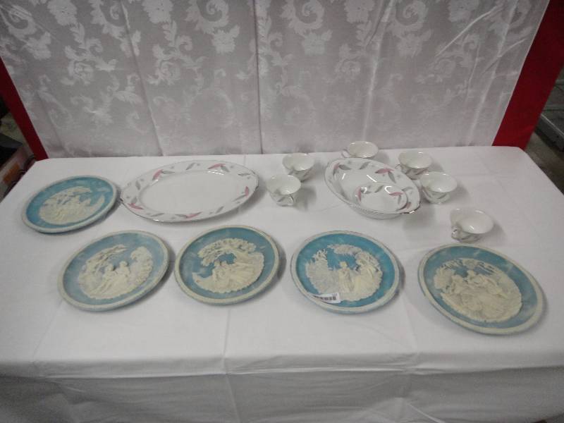 lot 112 image: Lot of Antique Plates
