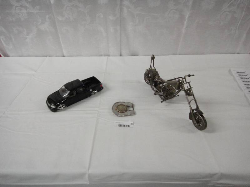 lot 93 image: Lot of Random Items