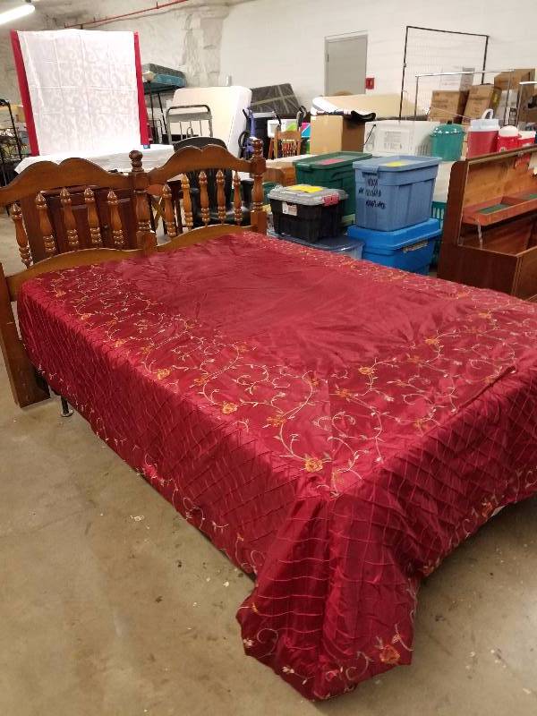 lot 282 image: Queen Bed