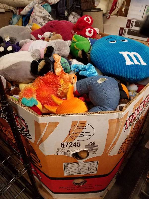 lot 285 image: Huge Gaylord Full of Stuffed Animals