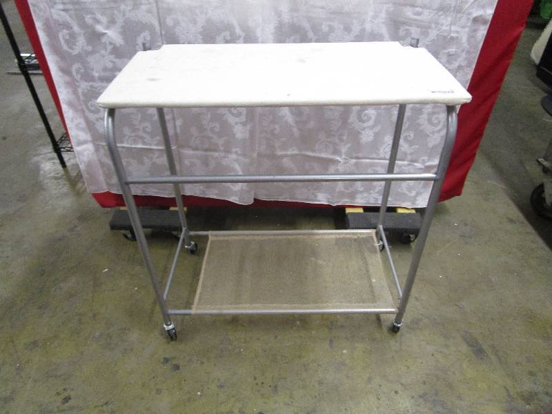 lot 262 image: Rolling Table
