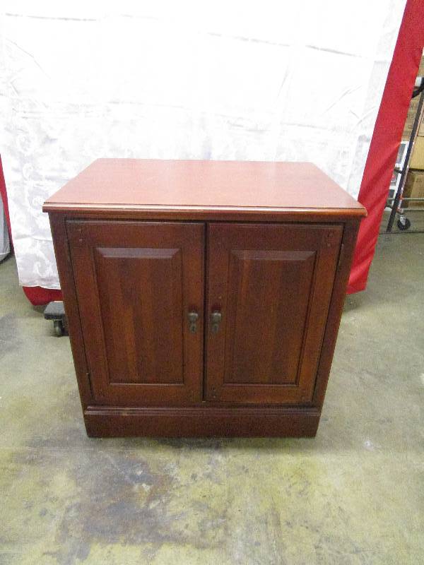lot 314 image: Vintage Cabinet