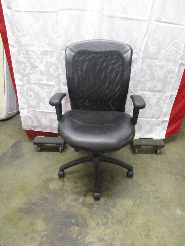 lot 315 image: Ergonomic Office Chair