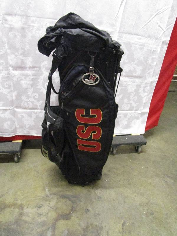 lot 316 image: USC Golf Bag