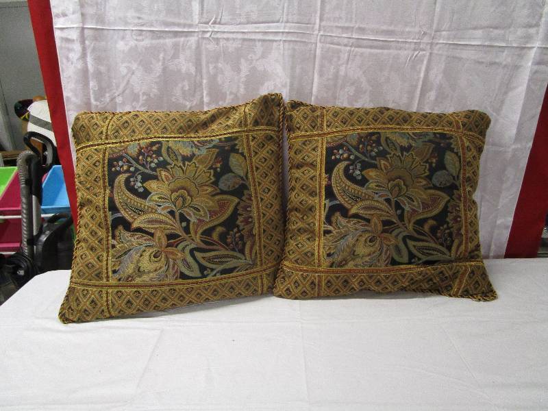 lot 318 image: Pair of Pillows