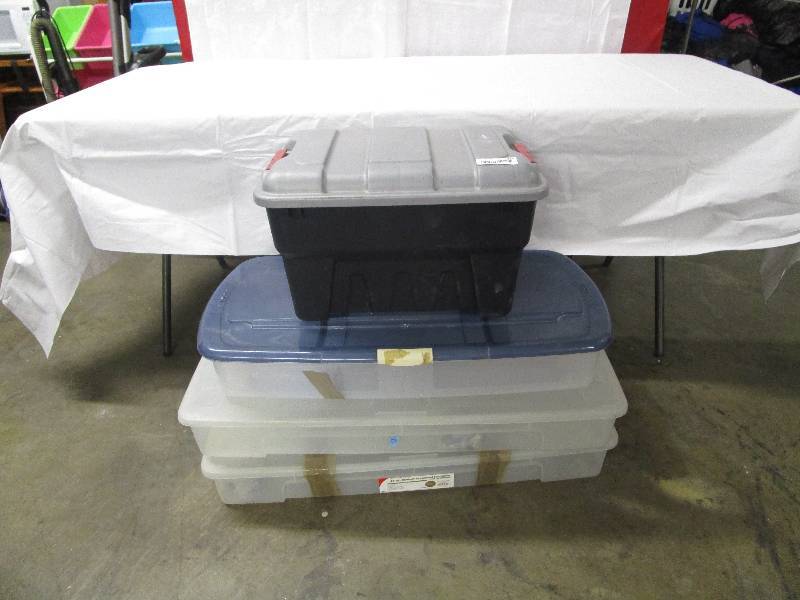 lot 323 image: Lot of Totes with lids