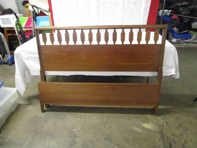lot 328 image: Headboard