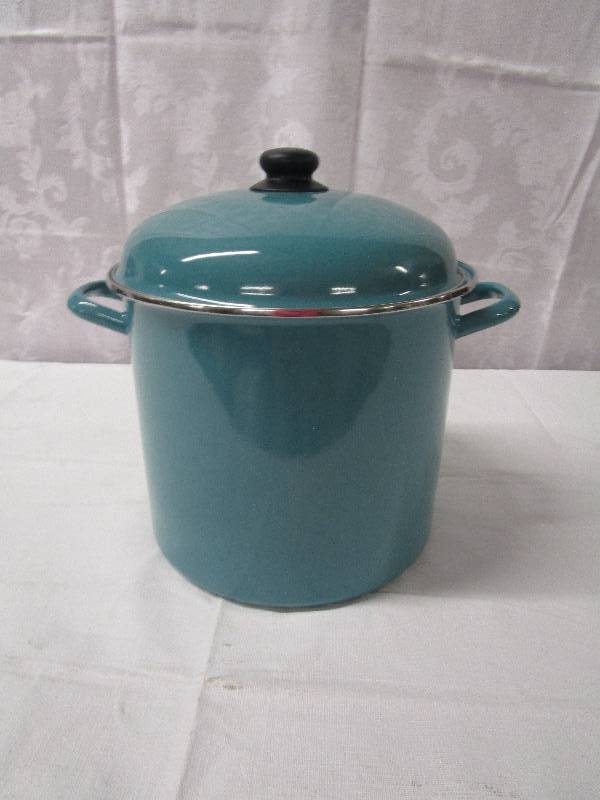 lot 331 image: Pan with Lid