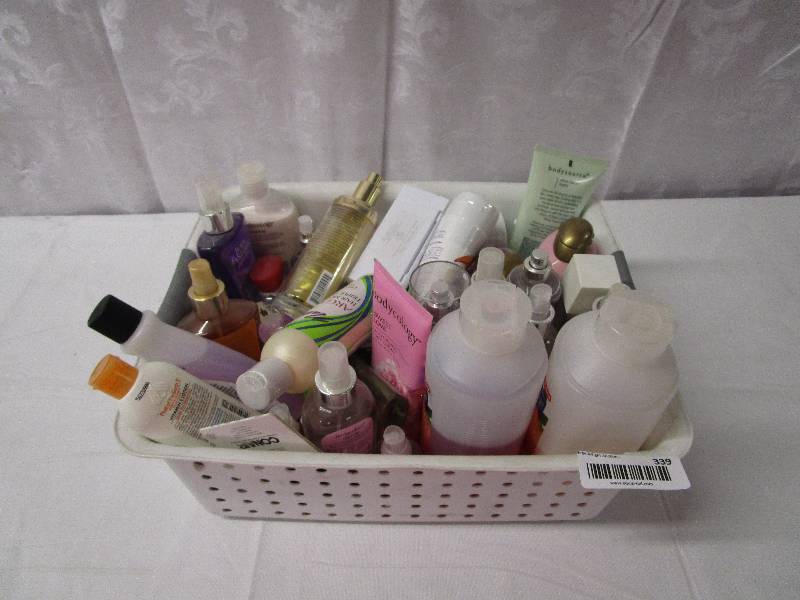 lot 339 image: Lot of Bathroom Products