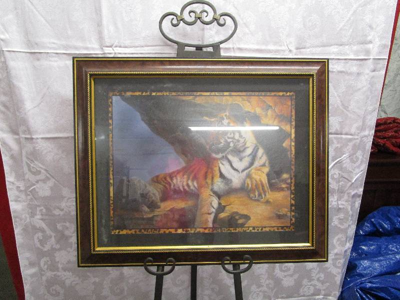 lot 352 image: Wall Dcor