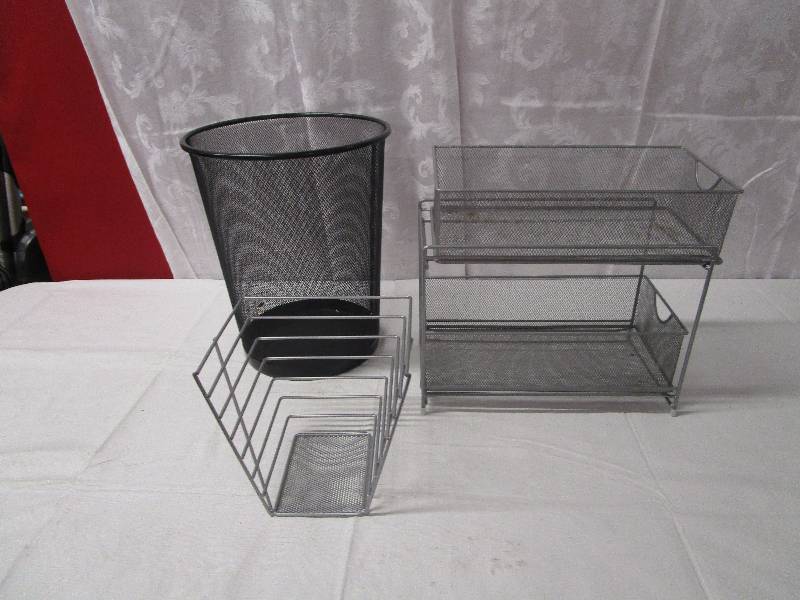 lot 374 image: Lot of Items for the Office