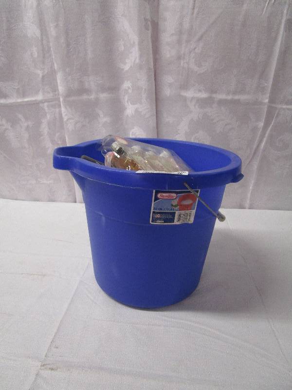 lot 376 image: Lot of Random Items