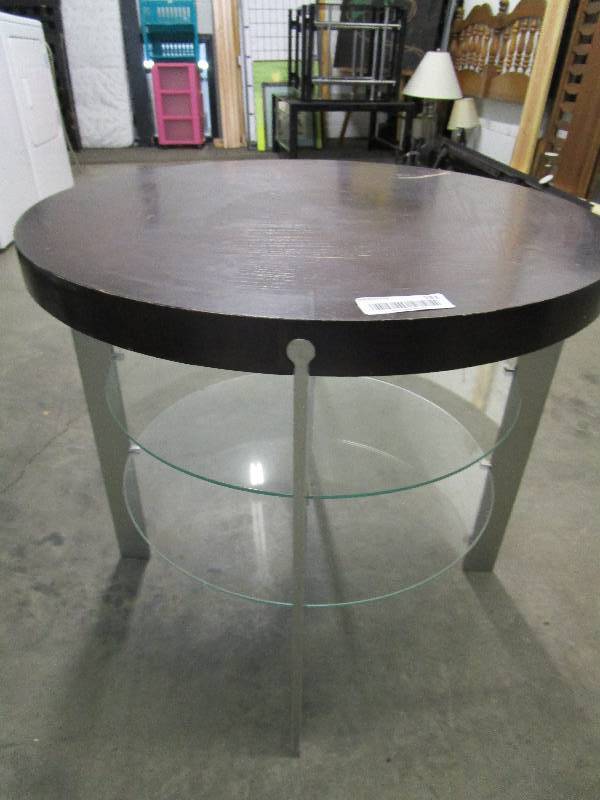 lot 231 image: Round end table
