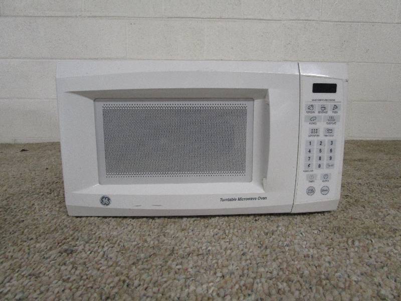 lot 470 image: Microwave oven