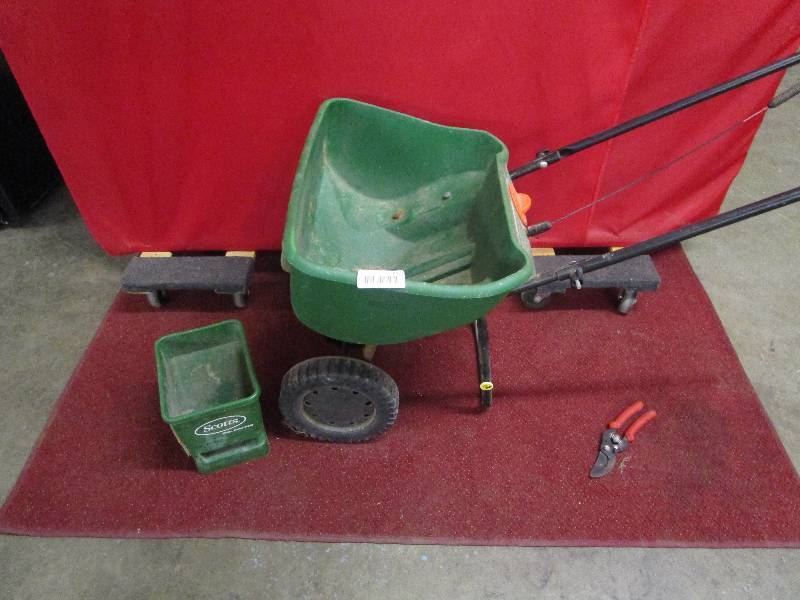 lot 507 image: Seed Spreader