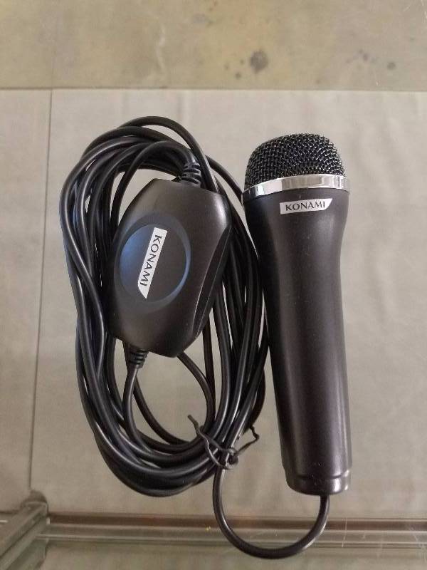 lot 521 image: Microphone