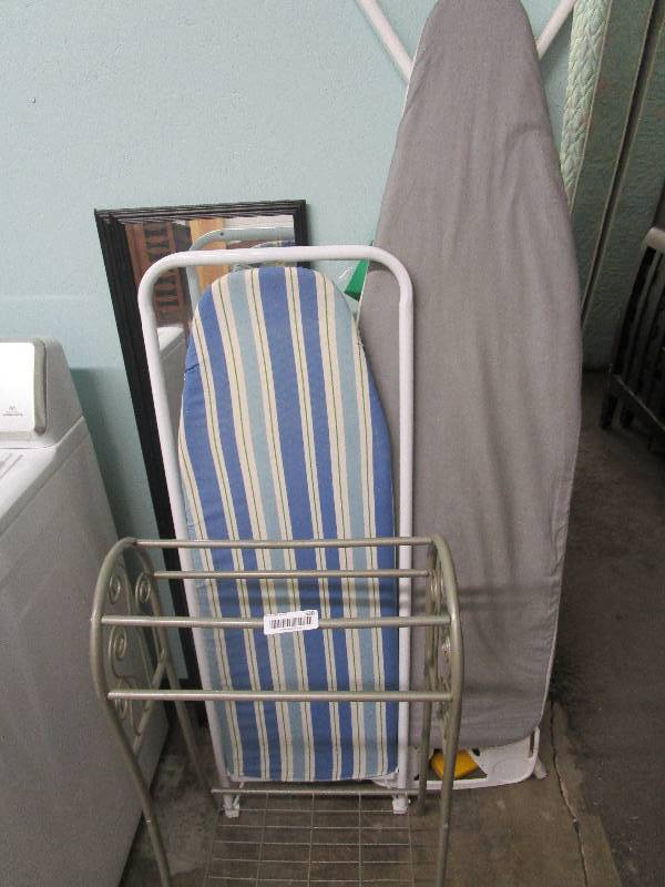 lot 530 image: Lot of Random Items