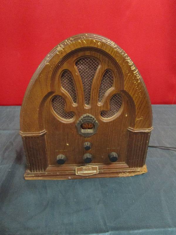 lot 555 image: Welbilt radio
