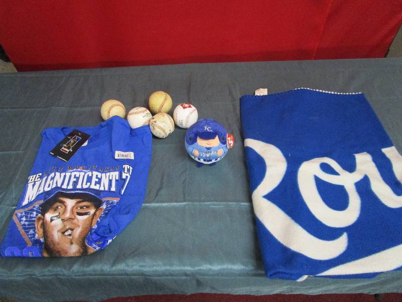 lot 560 image: Lot of Royals stuff