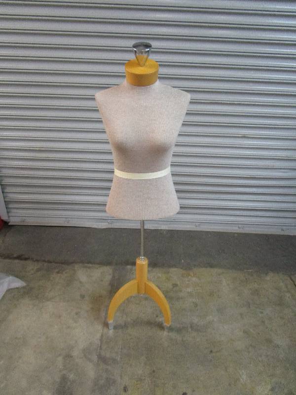 lot 16 image: Fashion Mannequin Female Dress Form w Base