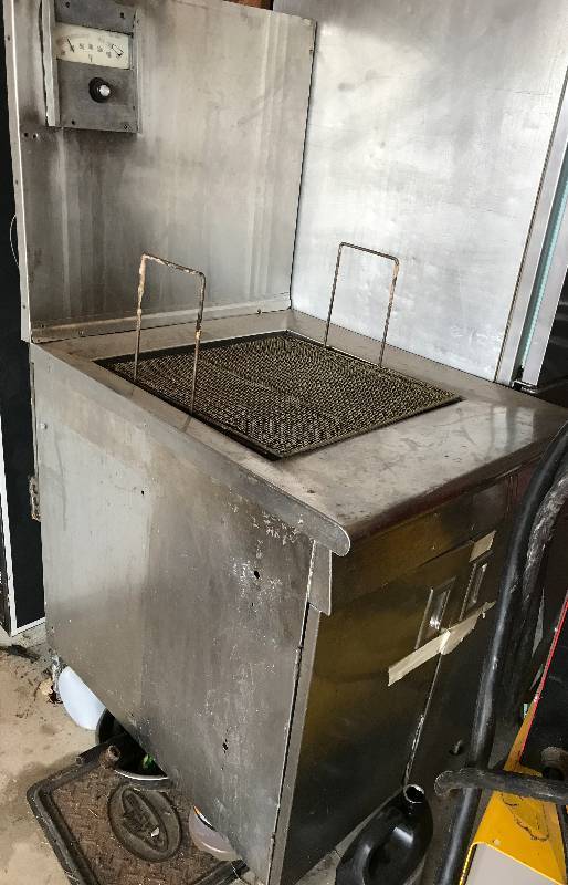 lot 2153 image: Natural Gas Commercial FRYER - Stainless