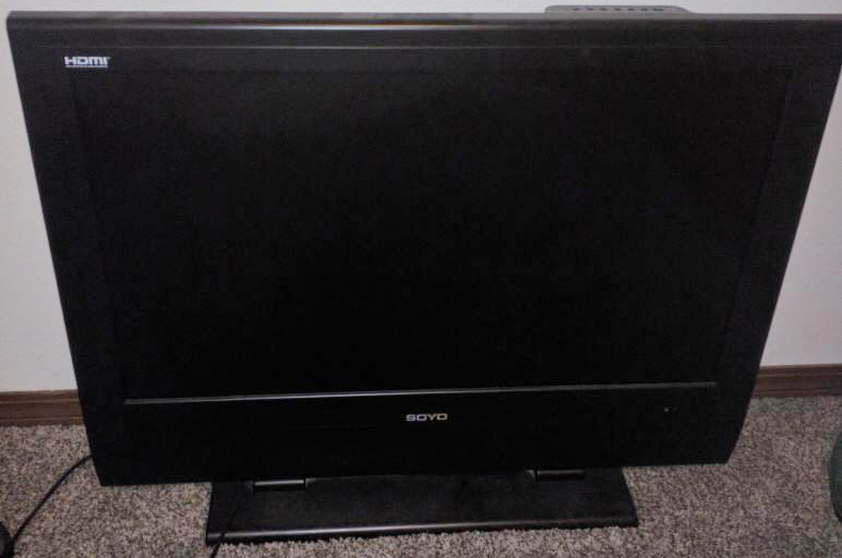 lot 2164 image: 32 Soyo MT-SYTPT3227AB HDMI High Definition TV