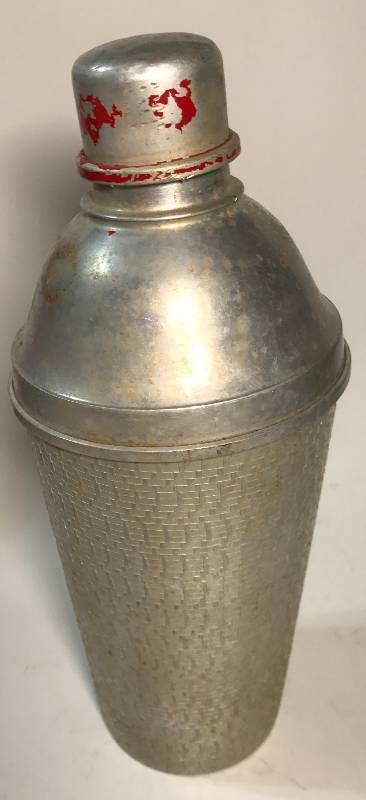 lot 2250 image: Vintage Drink Shaker