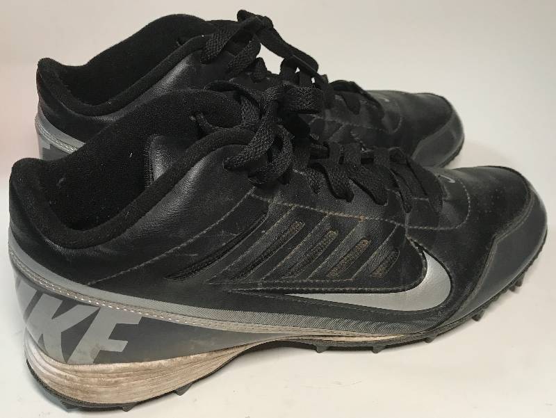 lot 2252 image: Pair of NIKE Size 8 Baseball Cleats