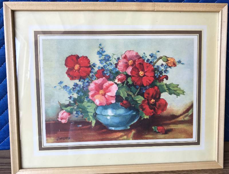 lot 2321 image: Pretty flower picture in frame