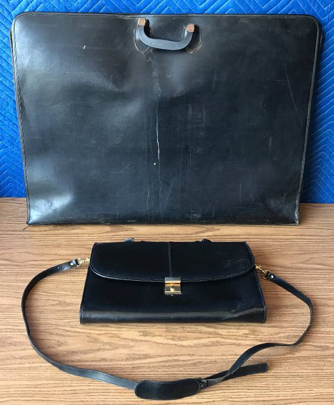 lot 2323 image: 2 cases - Portfolio and attachemessenger cases