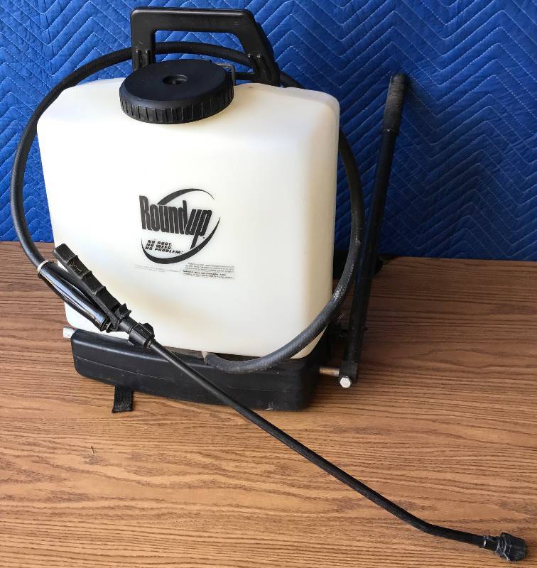 lot 2324 image: Round Up Back-Pack pressurized weed sprayer NICE