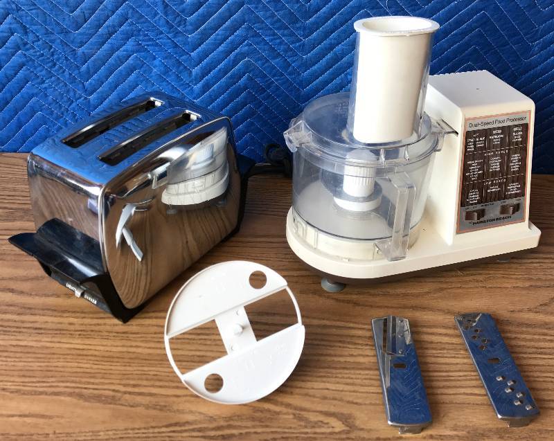 lot 2326 image: Vintage Kitchen Appliance Lot - Food Processor and Toaster