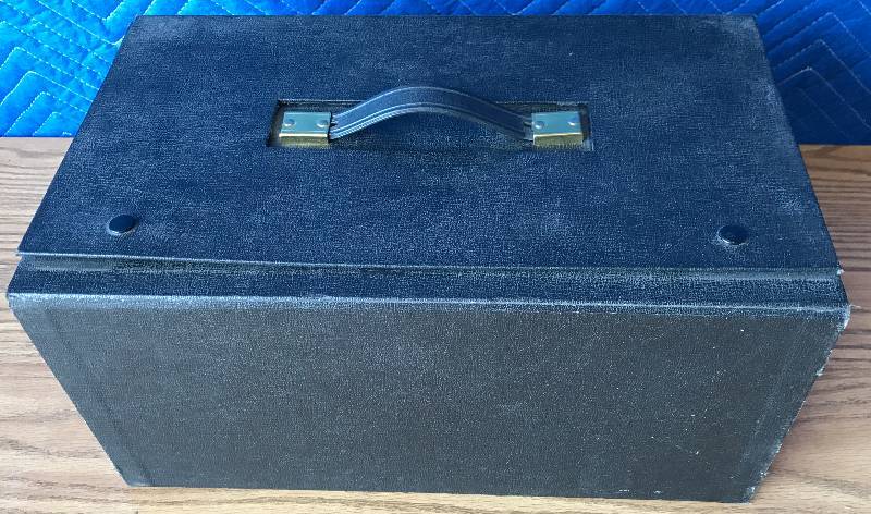 lot 2328 image: Jewelry transportstorage case - black - with ring compartments