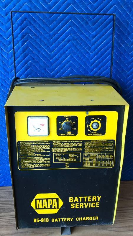 lot 2329 image: Portable Battery Charger - NAPA 85-910 - WORKS