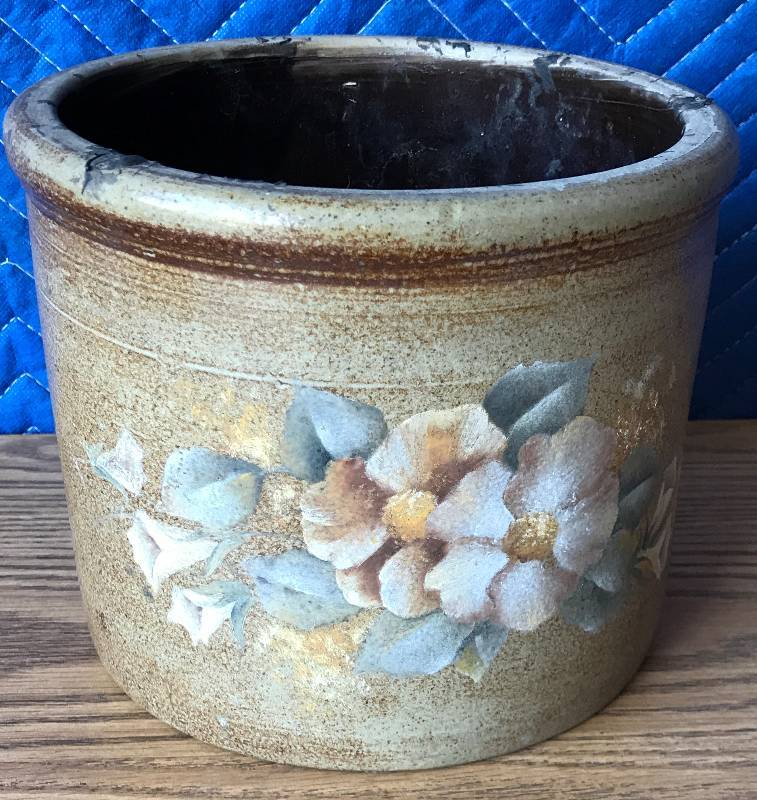 lot 2331 image: Pretty stoneware flower pot - nice painted flowers