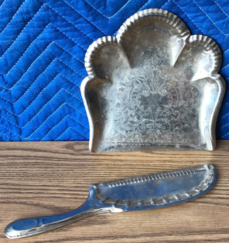 lot 2334 image: Pie Cutter and Silver Tin
