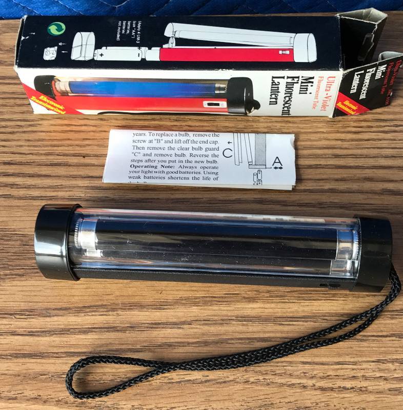 lot 2335 image: Ultra-Violet Fluorescent Tube Mini Fluorescent Lantern