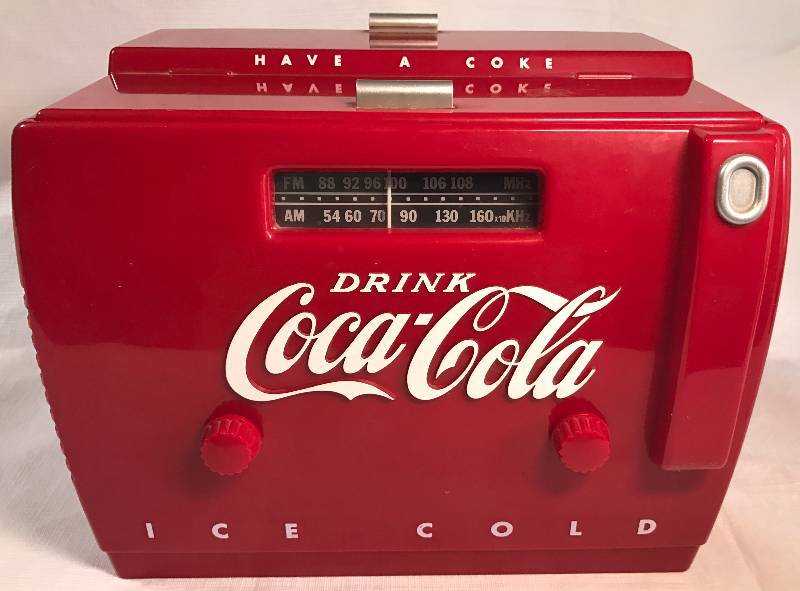 lot 2182 image: Coca-Cola Radio - HAVE A COKE - ICE COLD - Themed Radio - VERY COLLECTABLE