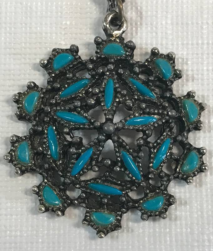 lot 2188 image: Turquoise Stone Pendant Necklace with Chain