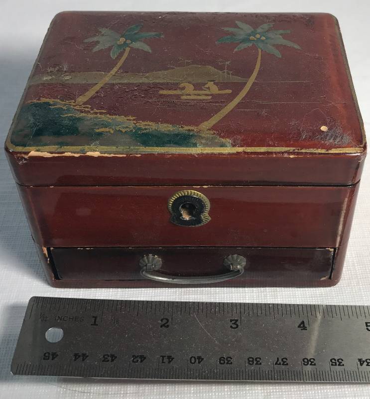 lot 2191 image: Really COOL Old Jewelry BOX - A MUST SEE