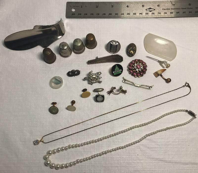 lot 2194 image: Lot of Vintage Jewelry and Thimble Collection