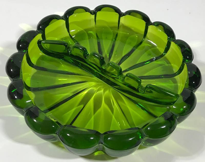 lot 2279 image: Ashtray - green heavy glass VERY NICE
