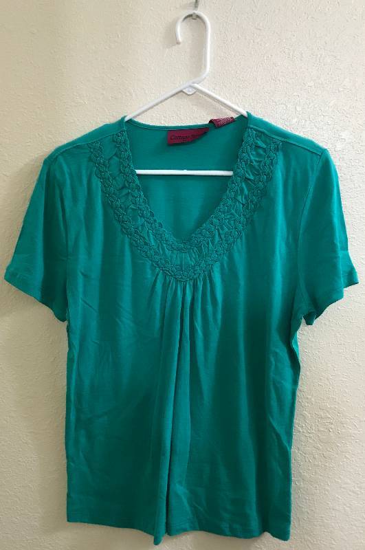 lot 2287 image: Short Sleeve shirt with ruffles green VERY PRETTY MEDIUM Cottage Street NEW WITH TAGS