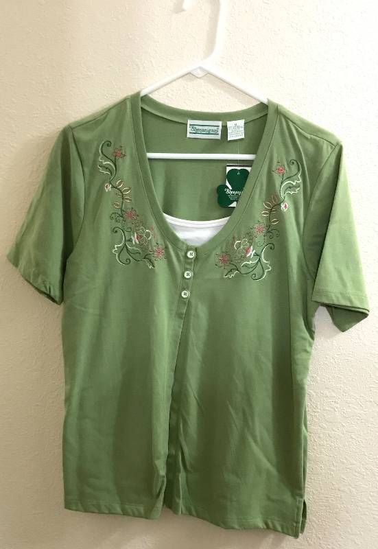 lot 2288 image: Short Sleeve Top Shenanigans size Med Green embroidered - New with Tags