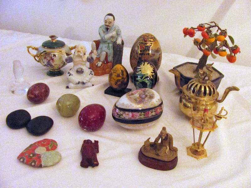 lot 6295 image: Decorative Eggs and Assorted Asian Style Home Dcor