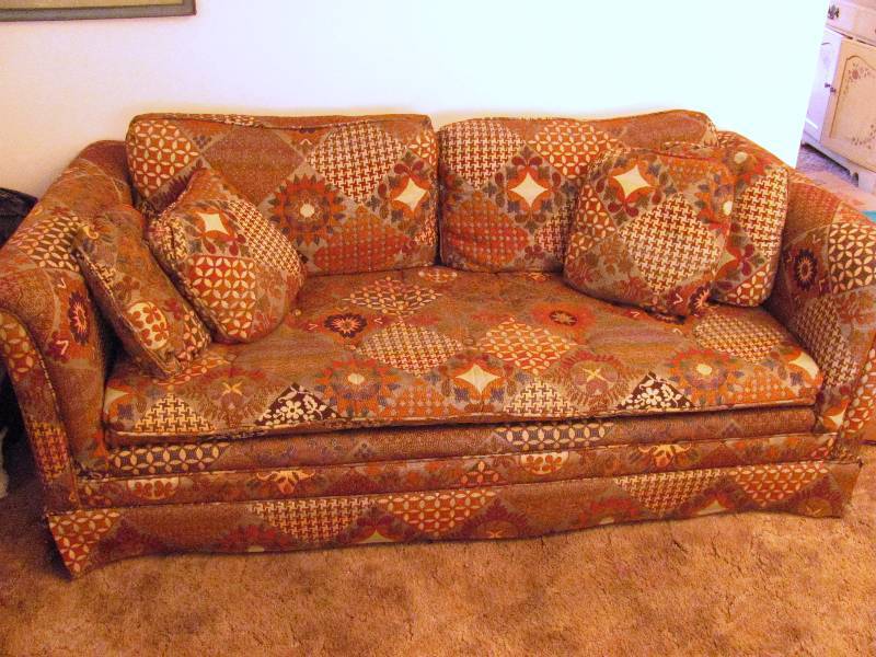 lot 6300 image: Sofa - Stratford with pillows