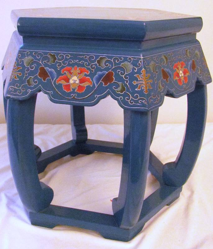 lot 6315 image: End Table  Plant Stand - Very Decorative