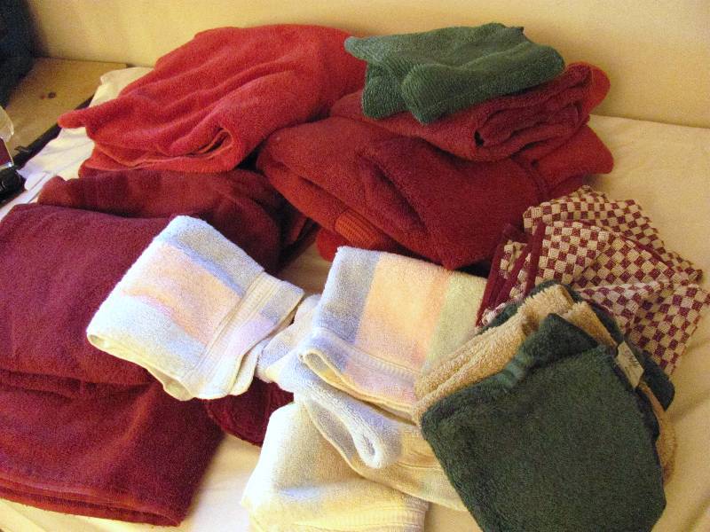 lot 6325 image: Towels - Bath, Wash & Hand
