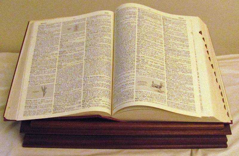 lot 6331 image: Beautiful Book  Bible Stand by Drexel - with Dictionary
