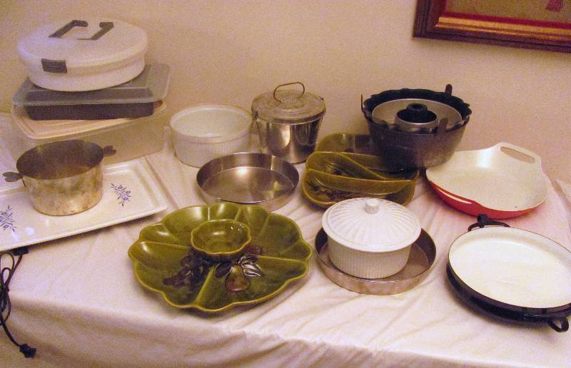 lot 6336 image: Kitchen Wares - Serving Tray and Misc Kitchen Items